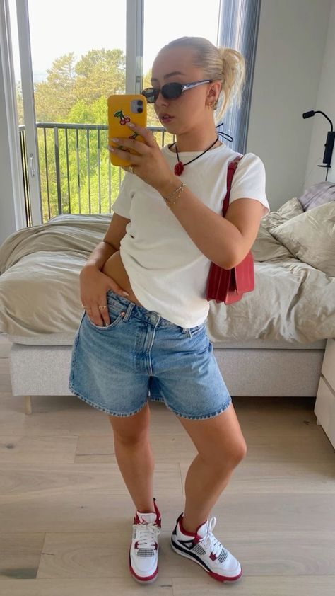 Denim Shorts Outfit Summer, Summer Jorts, Adidas Spezials, Jorts Outfit, High Waisted Mom Shorts, Spain Outfit, Denim Shorts Outfit, Summer Shorts Outfits, Streetwear Mode