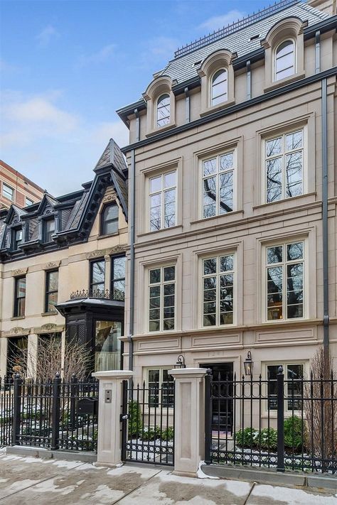 Classical Architecture House, Brownstone Homes, Chicago Homes, New Classical Architecture, Townhouse Exterior, Neoclassical Architecture, Classical Architecture, Traditional Architecture, Facade Design