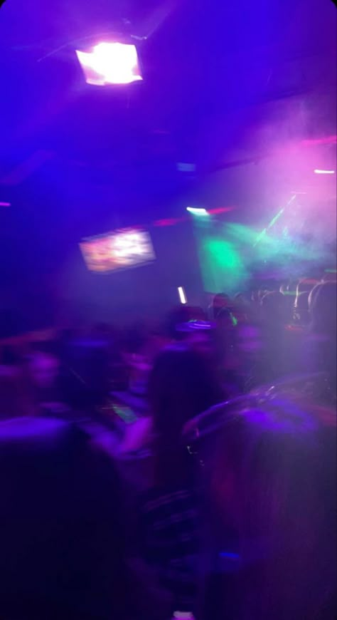 Club Videos Nightclub, Alcoholic Drinks Pictures, Blur Picture, Party Night Club Aesthetic, Night Club Aesthetic, Bawah Air, Riding Quotes, Nightclub Aesthetic, Alcohol Party