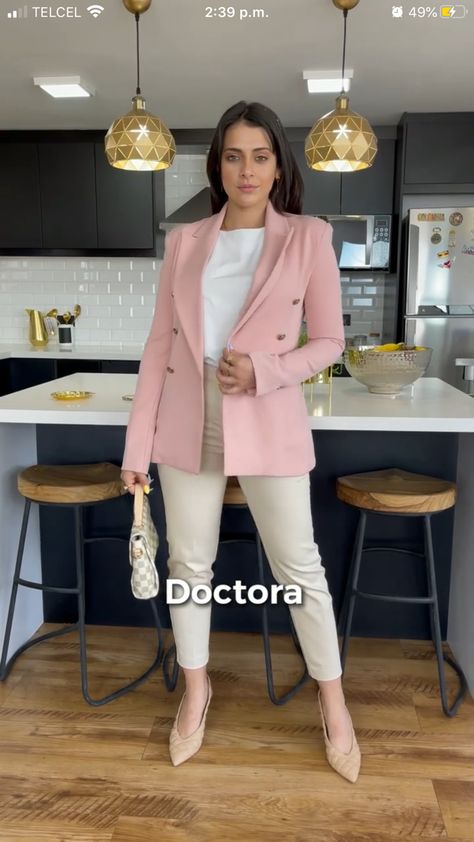 Outfits Gorditas, Blazer Outfits Casual, Blazer Outfits For Women, Beige Outfit, Business Outfits Women, Office Outfits Women, Business Casual Outfits For Work, Woman Suit Fashion, Elegante Casual