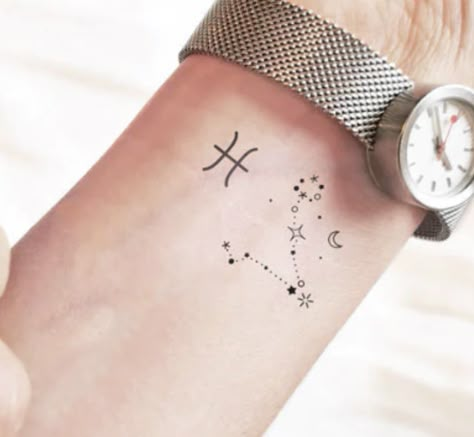 Fine Line Pisces Tattoo, Pisces Minimalist Tattoo, Simple Pisces Tattoo, Piscis Tattoos, Pisces Constellation Tattoo, Pisces Tattoo Designs, Harry Tattoos, Tattoos 2022, Twin Tattoos