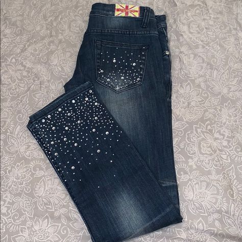 Super Cute Ripped Jeans With Sequins At The Ankles And Back Pocket. Took A Risk And Ordered These When I Knew They Probably Wouldn’t Fit. And They Don’t! Basically Brand New!!! Bedazzle Jeans, Diy Bedazzled Jeans, Bling Jeans Outfit, Jeans With Rhinestones, Sparkle Jeans, Bedazzled Jeans, Sequin Jeans, Cute Ripped Jeans, Bling Jeans