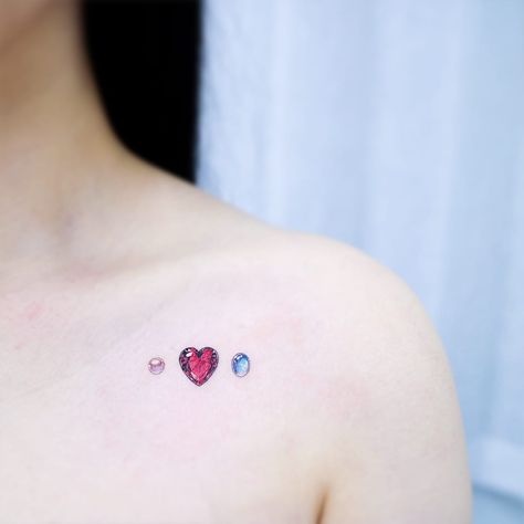 Tattoo by Heemee #Heemee #realismtattoos #hyperrealismtattoos #realism #hyperrealism #realistic #heart #gem #pearl #sapphire #moonstone #color #diamond #jewel Ruby Tattoo, Pearl Tattoo, Stone Tattoo, Gem Tattoo, Jewel Tattoo, Jellyfish Tattoo, Diamond Tattoos, Discreet Tattoos, Hyperrealism