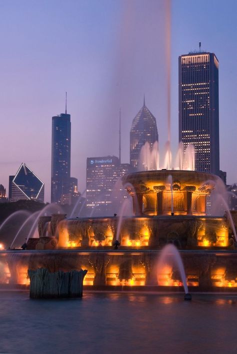 Chicago Lakefront, Buckingham Fountain, Shedd Aquarium, Chicago At Night, Visit Chicago, Grant Park, Chicago Photography, Downtown Chicago, My Kind Of Town