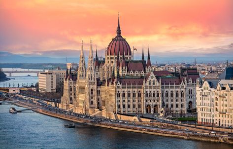 Hungarian Parliament on the Danube Winter City Break, Affordable Family Vacations, October Weather, Danube River Cruise, Marsa Alam, Buda Castle, Winter City, Ras Al Khaimah, Danube River