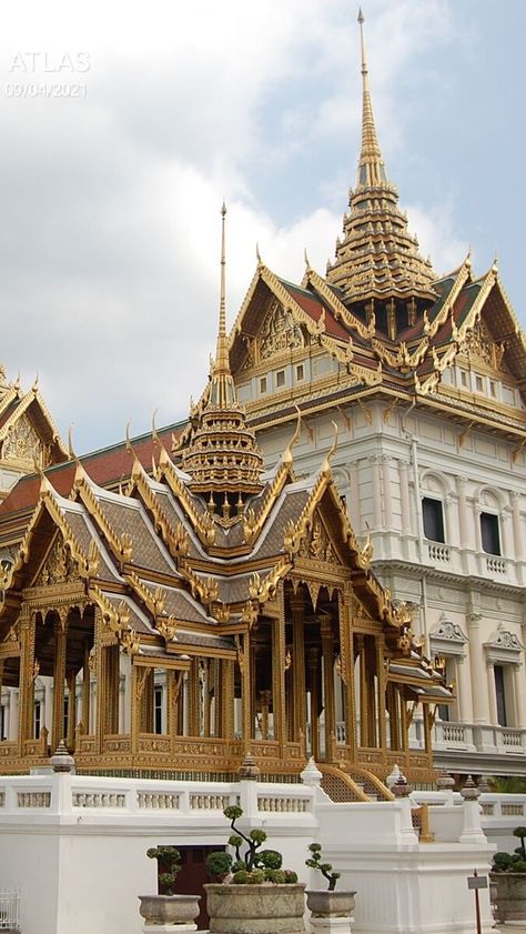 Boho Living Room Coffee Tables, Laos Temple, Thailand Places, Grand Palace Bangkok, Buddhist Architecture, Thai Travel, Thai Temple, Hong Kong Hotels, Thai House