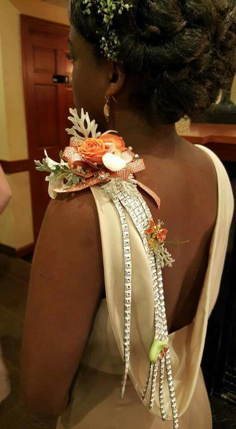 Orange roses and dusty miller shoulder corsage cascading down back @colonialbouquet Unique Prom Corsage Ideas, Unique Corsage, Flowers At Wedding, Shoulder Corsage, Bracelet Corsage, Fresh Flower Jewelry, Bride’s Mother, Wrist Corsages, Wedding Stills