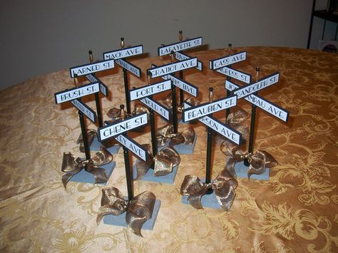 Street Signs as Table numbers? Street Sign Centerpiece, New York Theme Party, Cheap Centerpieces, New York Dance, Stall Decorations, Trunk Party, New York Theme, Charity Ball, Construction Theme Party