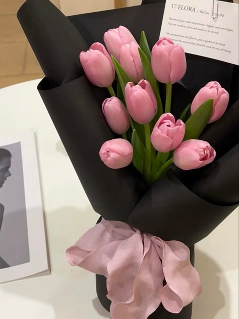 Black Tulip Bouquet, Tulip Aesthetic, Pink Tulips Bouquet, Bouquet Flores, Study Together, Single Flower Bouquet, Tulips Bouquet, Birthday Flowers Bouquet, Diy Bouquet Wrap