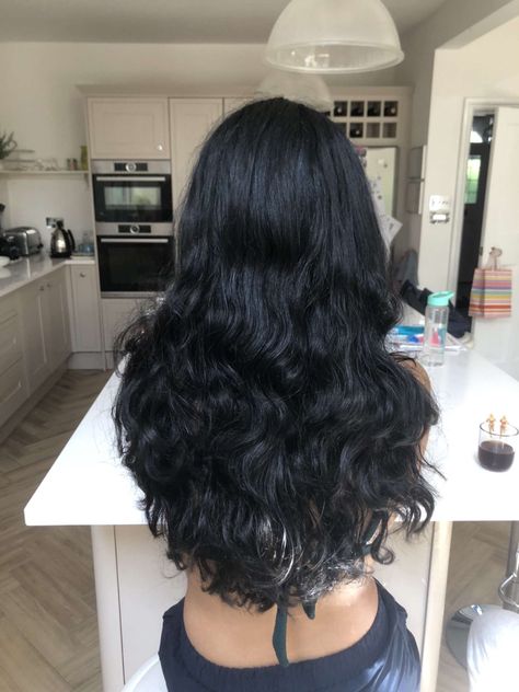 Dark Wavy Hair, Black Wavy Hair, Hair Gloss, Jet Black Hair, Natural Wavy Hair, Wavy Curly Hair, Hair Curly, Beautiful Long Hair, Hair Highlights