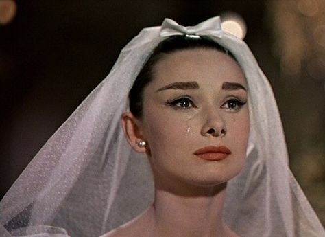 Funny Face Movie, Funny Face 1957, Audrey Hepburn Movie Scenes, Audrey Hepburn Photoshoot, Audrey Hepburn Brows, Funny Face Audrey, Audrey Hepburn Pfp, Funny Face Audrey Hepburn, Audrey Hepburn Eyebrows