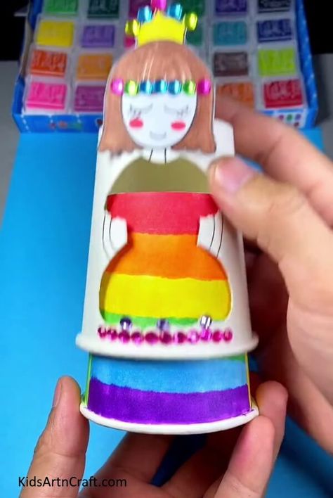 DIY Paper Cup Changing Dress Doll Craft Trick for Kids Check more at https://www.kidsartncraft.com/paper-cup-dress-doll-tutorial/ Paper Cup Crafts, Cup Dress, Cup Crafts, Dress Doll, Doll Tutorial, Doll Crafts, Paper Cup, Diy Paper, Doll Dress