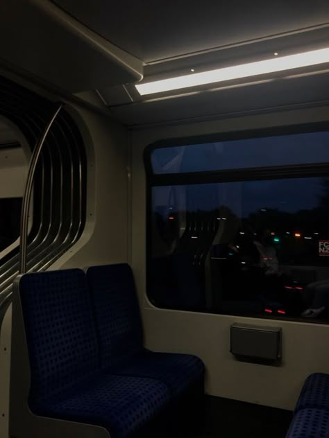 Spotify Night Aesthetic, Train Seats Aesthetic, Train Seat Aesthetic, Train Study Aesthetic, Train Photo Aesthetic, Train At Night Aesthetic, School At Night Aesthetic, Night School Aesthetic, Train Aesthetic Night