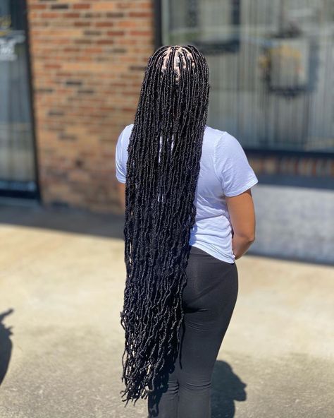 #longfauxlocs #fauxlocs #fakelocks #hairstyles #protectivehairstyles #dreadlockstyles #dreadstylesforgirls #dread #crochetbraids #crochetloc Extra Long Faux Locs, Long Faux Locs, Black Ponytail, Soft Locs, Loc Hairstyles, Black Ponytail Hairstyles, Sleepover Things, Faux Locs Hairstyles, Hair Twist