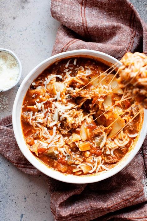 Toss everything you know about lasagna out the window in favor of this easy lasagna soup! It's simple, delicious, and just as flavorful as the traditional dish. It's ready in under an hour and includes a generous layer of mozzarella cheese! Healthy Lasagna Soup, Peanut Stew Vegan, Erin Lives Whole, Easy Lasagna Soup, Healthy Lasagna, Baked Chicken Fajitas, Easy Lasagna Recipe, Gluten Free Main Dishes, Lunch Inspiration