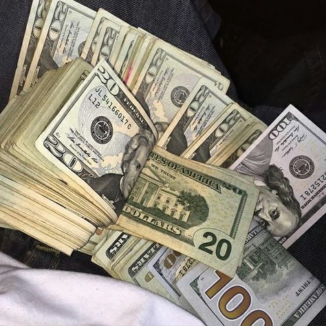 pinterest : @ вσηνtα ☪ Mo Money, Money Stacks, Money Pictures, Dollar Bills, Money On My Mind, Money Magnet, Money Goals, Big Bag, Money And Happiness