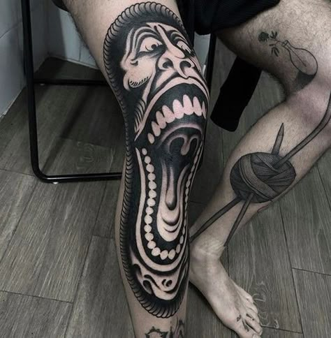 Knee Tattoo Men Ideas, Black Rose Tattoo For Men, Knee Tattoo Men, Tato Tradisional, Knee Tattoos, Traditional Tattoo Inspiration, Wolf Tattoo Sleeve, Full Tattoo, Occult Tattoo