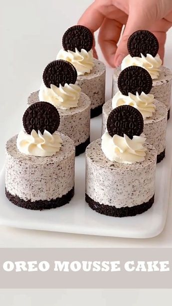 🖤🤍#mousse #moussecake #Oreocake #creamcake Oreo Mousse, Dessert Cups Recipes, Mini Torte, Chocolate Dishes, Desserts Chocolate, Sweet Dishes Recipes, Quick Recipes Snacks, Easy Baking Recipes Desserts, Fancy Desserts