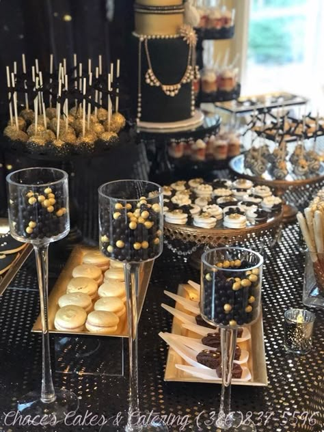 Black & Gold Dessert Bar  https://www.facebook.com/Chacescakes Gold Party Food, Gatsby Birthday Party, Black And Gold Party Decorations, Gatsby Party Decorations, Gold Dessert, Gatsby Themed Party, Gold Party Decorations, Great Gatsby Party, Gatsby Party