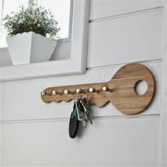 Key Holder Diy, Wooden Key Holder, Woodworking Shows, Diy Wand, Into The Wood, Bamboo Wall, Wall Key Holder, Diy Holz, Wooden Projects