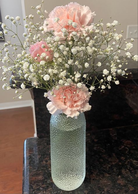 Simple Baby Shower Table Centerpieces, Small Baby Shower Ideas Girl, Simple Pink Flower Centerpieces, Baby Girl Centerpiece Ideas, Baby In Bloom Centerpieces, Baby Shower Flower Centerpieces, Baby Shower Floral Centerpieces, Simple Baby Shower Centerpieces, Small Baby Shower Ideas