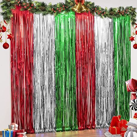 Pita Merah, Christmas Photo Booth Props, Christmas Party Backdrop, Green Tinsel, Christmas Party Photo, Fringe Curtains, Grinch Christmas Party, Streamer Backdrop, Work Christmas Party