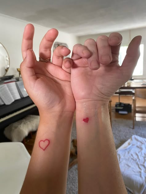 Tattoos To Do With Your Mom, Cute Matching Tattoos With Mom, Matching Tats Mom And Daughter, Matching Red Heart Tattoos, Mom And Daughter Heart Tattoos, Matching Tats For Mom And Daughter, Matching Heart Tattoos Mother Daughters, Aesthetic Mother Daughter Tattoos, Mom And Daughter Tattoos Unique Black Women