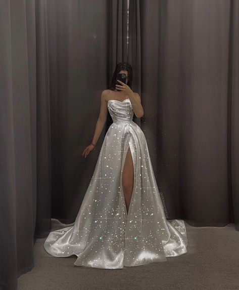 Dedicated to all things silk,satin.......and a little sissy Classy Prom, Classy Prom Dresses, Stunning Prom Dresses, Dream Outfits, Dress Sequin, Dream Dresses, Prom Dress Inspiration, Cute Prom Dresses, Pretty Prom Dresses