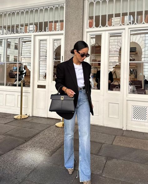 Elevate your jeans and casual look with a chic blazer! Find 13 stylish blazer with jeans outfit ideas for a polished business casual vibe. Outfit Minimalista, Best Business Casual Outfits, Black Blazer Outfit, Looks Jeans, Blazer Outfits For Women, Mode Zara, Jeans Outfit Women, Outfit Chic, Blazer Jeans