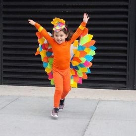 bird DIY kids costume - Browse simple, no-sew kids and baby DIY Halloween costume ideas and shop for costume basics in solid colors and super soft cotton! All under $25 and always FREE shipping, only at Primary. Bird Costume Diy, Diy Bird Costume, Bird Costume Kids, Sew Halloween Costume, Bird Diy, Baby Kostüm, Bird Costume, Diy Costumes Kids, Diy Kostüm