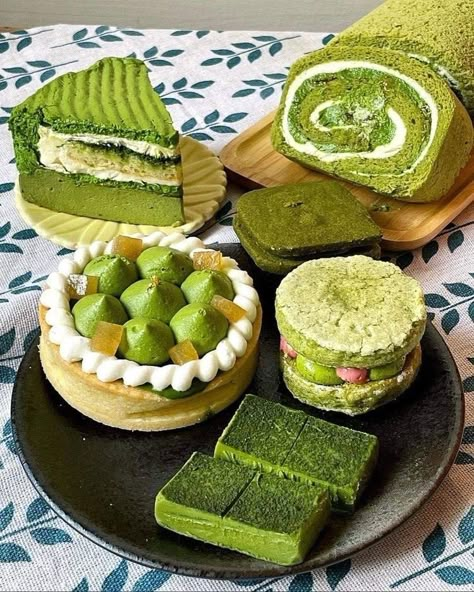 Matcha Snacks, Resep Starbuck, Kek Lapis, Matcha Dessert, Like Green, Birthday Food, Cute Desserts, Cake Decorating Techniques, Food Obsession