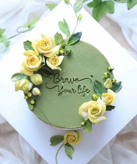 Floral Cake Design, Flower Cake Design, Elegant Cake Design, Buttercream Cake Designs, Royal Icing Flowers, Buttercream Flower Cake, Cupcakes Decorados, Simple Cake Designs, Cake Decorating Designs