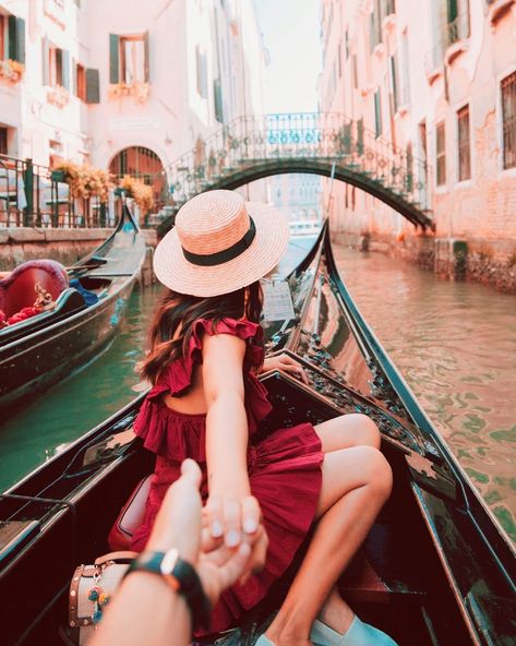 Italy Vacation Outfits, Venice Italy Outfit, Gondola Venice, Venice Italy Photography, Beautiful Place In The World, Venice Photography, Venice Photos, Italy Summer, Europe Photos