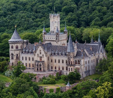 French Chateau Mansion, Germany Pictures, Unusual Architecture, German Castles, Old Manor, Castle Mansion, Castle Aesthetic, Lower Saxony, European Castles