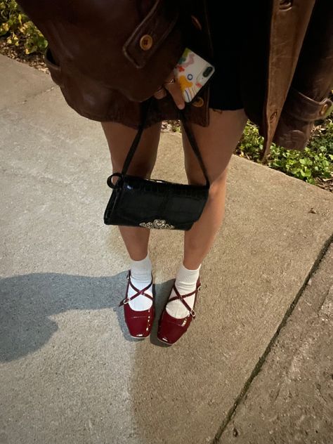 Spring Shoes Aesthetic, Socks And Flats Outfit, Red Ballerina Shoes Outfit, Red Flats Outfit Aesthetic, Cool Girl Shoes, Ballerina Shoes Aesthetic, How To Style Red Shoes, Ballarina Shoes, Dress Shoes Aesthetic