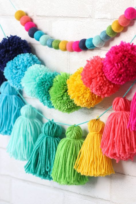 Diy Tassel Garland, Tassel Crafts, Rainbow Room, Pom Pom Crafts, Diy Tassel, Pom Pom Garland, Tassel Garland, Diy Garland, Crafty Craft