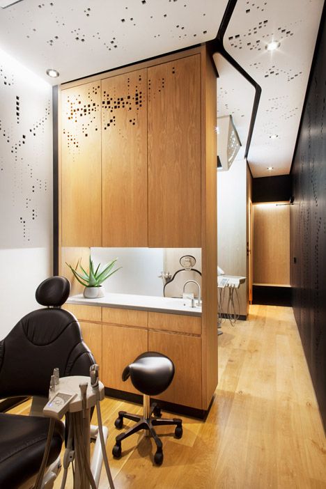 Studio Dental by Montalba Architects Montalba Architects, Mobile Clinic, Doctor Office Design, Dentist Office Design, Dental Office Design Interiors, Clinic Interior, Medical Office Design, Architect Magazine, Dental Design