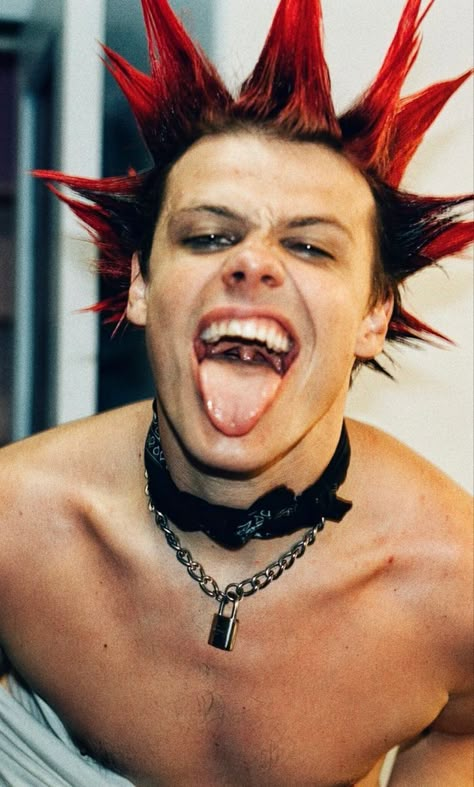 Yungblud Strawberry Lipstick, Lipstick Wallpaper, Punk Braids, Strawberry Lipstick, Dominic Harrison, To My Future Husband, Spiked Hair, The Perfect Guy, Black Heart