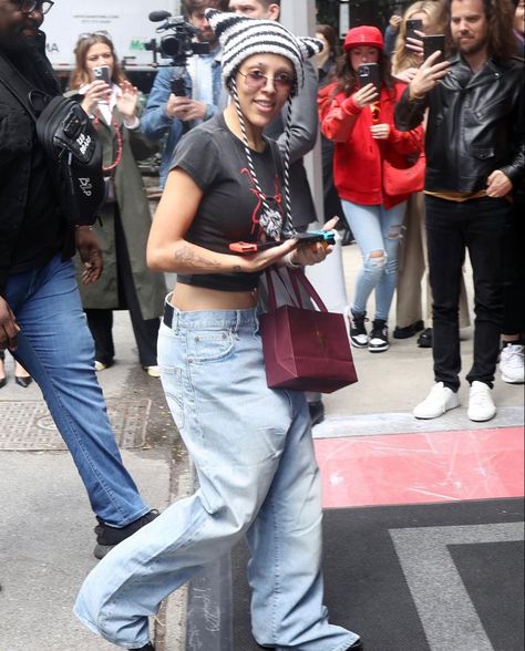 Doja Cat spotted today in New York ahead of the Met Gala Doja Cat Outfits Casual, Doja Cat Outfits, Cat Outfits, The Met Gala, Doja Cat, Cat Clothes, May 1, Outfits Casual, Scarlet