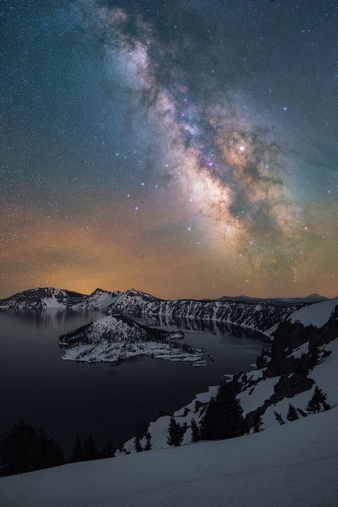 Crater Lake under the stars - Crater Lake has some of the darkest skies at night revealing the bright milky way Crater Lake Lodge, Oregon Landscape, Crater Lake Oregon, Visit Oregon, Oregon Life, Oregon Photography, Oregon Road Trip, Crater Lake National Park, National Parks Map