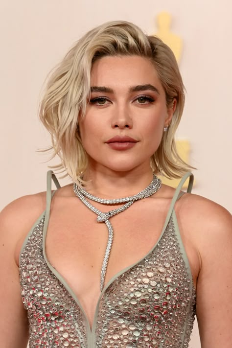 White Girls With Brown Hair, Florence Pugh Red Carpet, Flo Pugh, Red Carpet Hair, Lady Macbeth, Kylie Jenner Style, Yelena Belova, Florence Pugh, Hottie Women