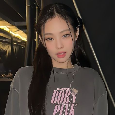 Jenny Kim, Jennie Chanel, Blackpink Icons, Jen Videos, Jennie Kim Blackpink, Jennie Lisa, Blackpink Photos, Black Pink Kpop, Blackpink Fashion