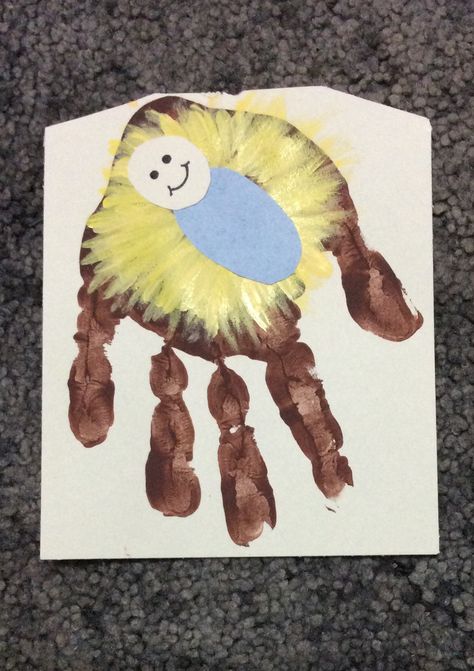 Baby Jesus in a Manger handprint Hand Print Art, Christmas Handprint Crafts, Kids Christmas Ornaments, Handprint Craft, Church Crafts, Nativity Crafts, Handprint Crafts, Christmas School, Christmas Jesus