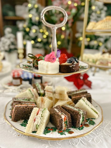 Kids Tea Party Ideas, English Tea Sandwiches, Winter Tea Party, Tea Party Table Settings, Christmas Afternoon Tea, Kids Tea Party, Christmas Tea Party, English Tea Party, Tea Party Table