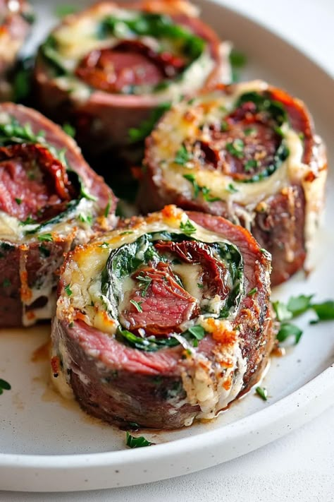 Looking for something fancy? Try these incredible steak pinwheels! With spinach, sun-dried tomatoes, and cheese, they're a feast for the senses. Steak Pinwheel Recipes, Beef Pinwheel Recipes, Beef Dishes For A Crowd, Rolled Flank Steak, Beef Pinwheels, Flank Steak Pinwheels, Flank Steak Rolls, Steak Roll Ups, Steak Pinwheels