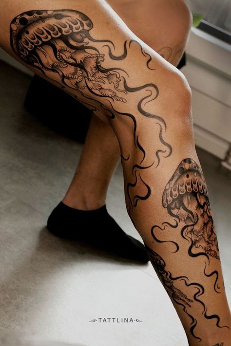 Aquatic Leg Sleeve Tattoo, Jellyfish Leg Tattoo, Jellyfish Thigh Tattoo, Back Thigh Tattoo, Leg Tattoo Idea, Octopus Thigh Tattoos, Hand Tattoos Ideas, Side Thigh Tattoos Women, Full Leg Tattoo