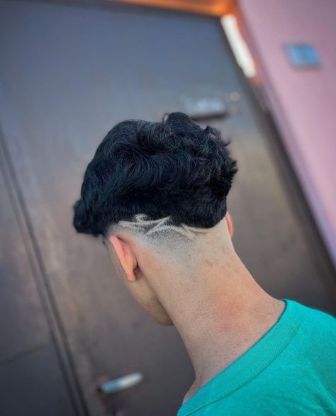 Hair Designs For Straight Hair, Mid Fade Designs, Hair Designs Men, Mid Fade With Design, Low Fade With Design, Drop Fade Design, Low Fade Design, Mid Fade En V, Corte Freestyle