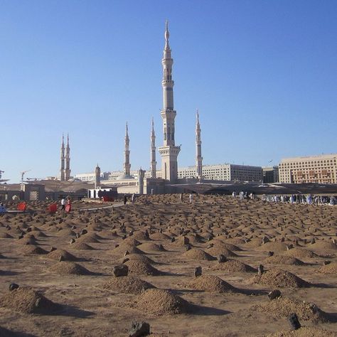 It is also known as Baqi al-Gharqad, which means “Baqi of the Boxthorn. The graveyard holds much meaning. It contains many of (محمد,صلي الله عليه وسلم) families and friends. Jannatul Baqi, Medina Saudi Arabia, Hajj And Umrah, Beautiful Quran Verses, Alphabet Wallpaper, Quotes Quran, Beautiful Images Nature, Islamic Images, Islamic Pictures