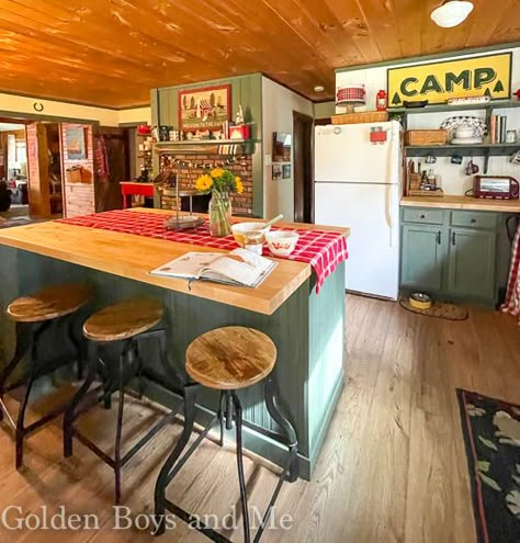 Cabin Theme Kitchen, Cabin Boho Decor, Maximalist Cabin Decor, Cabin Painted Furniture, Cabin Kitchen Lighting, Diy Cabin Kitchen, Up North Cabin Interior, Lake Cabin Kitchen Ideas, Colorful Cabin Interior