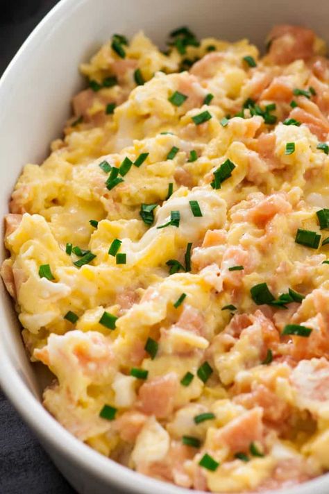 Creamy Scrambled Eggs with Smoked Salmon Salmon On Toast, Cream Cheese Scrambled Eggs, Smoked Salmon Breakfast, Smoked Salmon And Eggs, Smoked Salmon Cream Cheese, Best Egg Recipes, Salmon Breakfast, Eggs Avocado, Creamy Scrambled Eggs